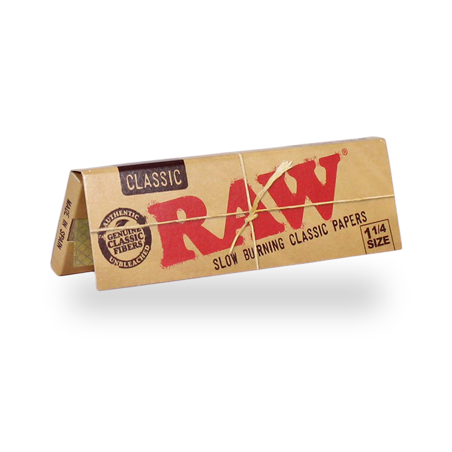 RAW Classic 1¼ retail product pack on white background